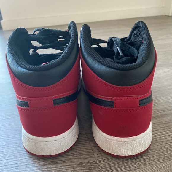 JORDAN 1’S ❤️🖤 - Picture 4 of 6